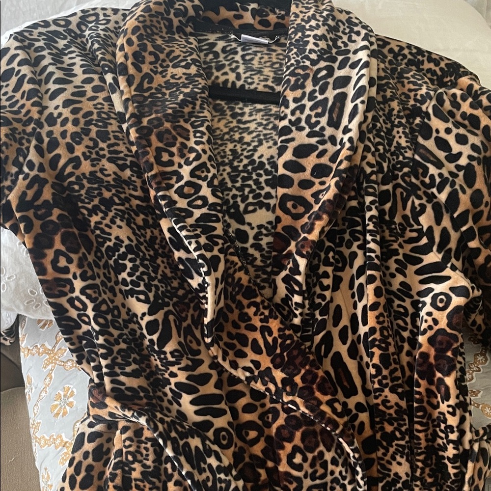 Natori Chic Animal Print Robe